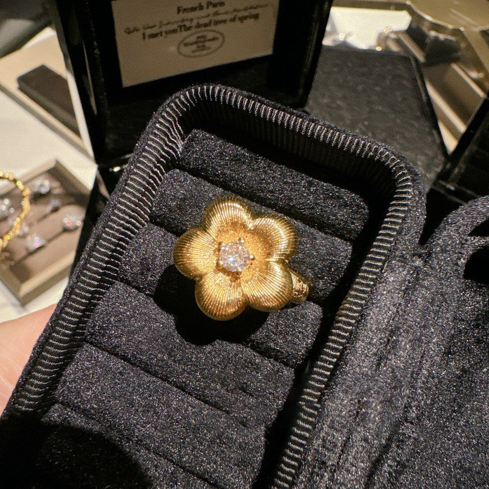 Vintage Style Brushed Thorn Vine Gemstone Ring 18K Gold Plated Brushed Small Flower Ring