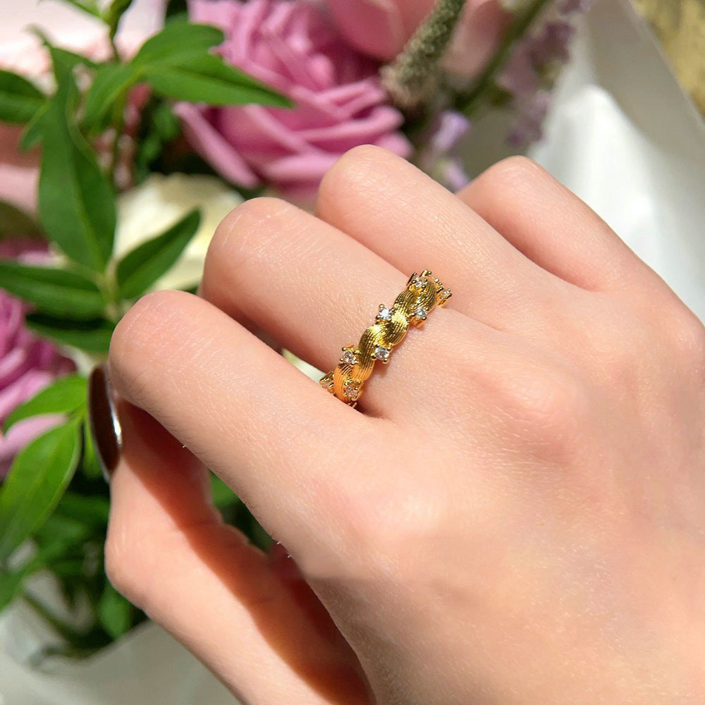 Vintage Style Brushed Thorn Vine Gemstone Ring 18K Gold Plated Brushed Small Flower Ring