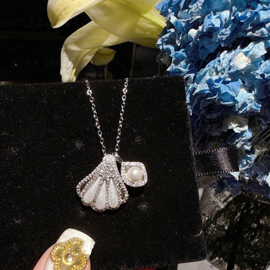 Italian Vintage Fan-shaped Pearl Necklace